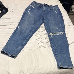 Judy Blue Distressed Boyfriend Jeans in Classic Blue